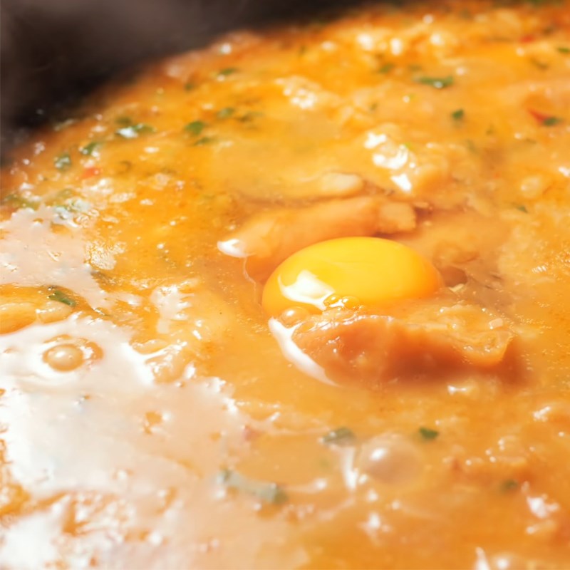 Bước 3 Nấu trứng Súp tỏi kiểu Tây Ban Nha