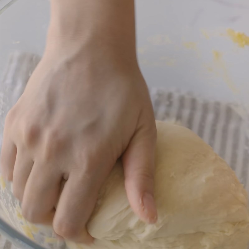 Bước 2 Nhào bột bánh Bánh mì sữa bắp Nhật Bản