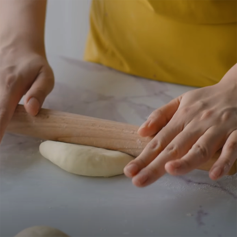 Bước 4 Nhào và tạo hình bánh mì Bánh mì dừa Hokkaido Nhật Bản