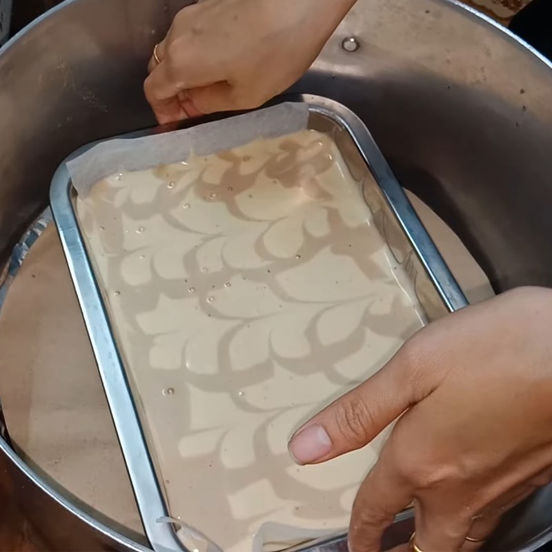 Bước 5 Nướng bánh bằng bếp Bánh bông lan cuộn nhân khóm không cần lò nướng