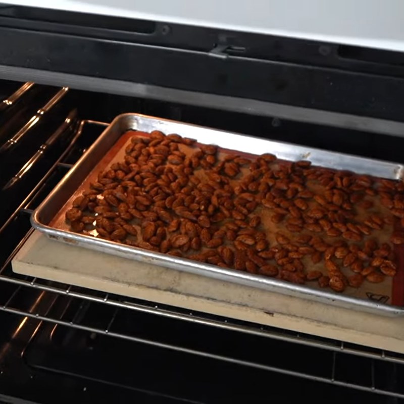 Bước 4 Nướng hạnh nhân Salad đào sốt cay