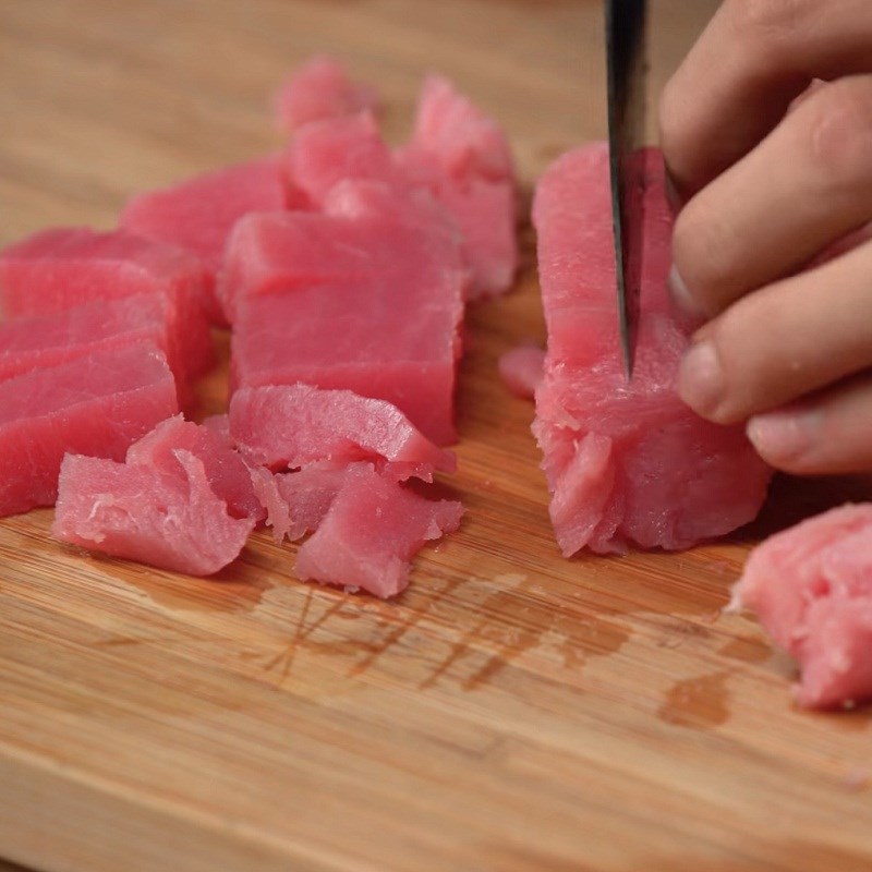Bước 1 Sơ chế cá ngừ Gỏi cuốn cá ngừ hạt quinoa