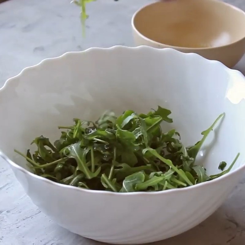 Bước 1 Sơ chế các nguyên liệu Salad đào hạt dẻ cười