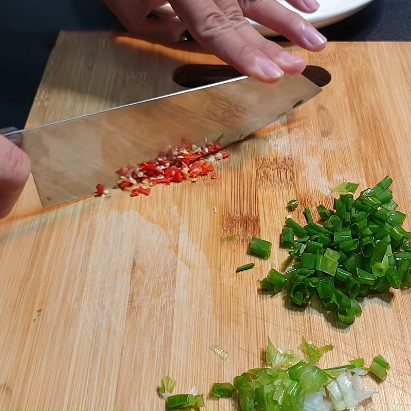 Bước 3 Sơ chế những vật liệu sót lại Canh cải chua nấu nướng mì căn