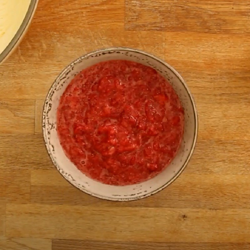 Bước 1 Sơ chế dâu Kem dâu tây sữa béo