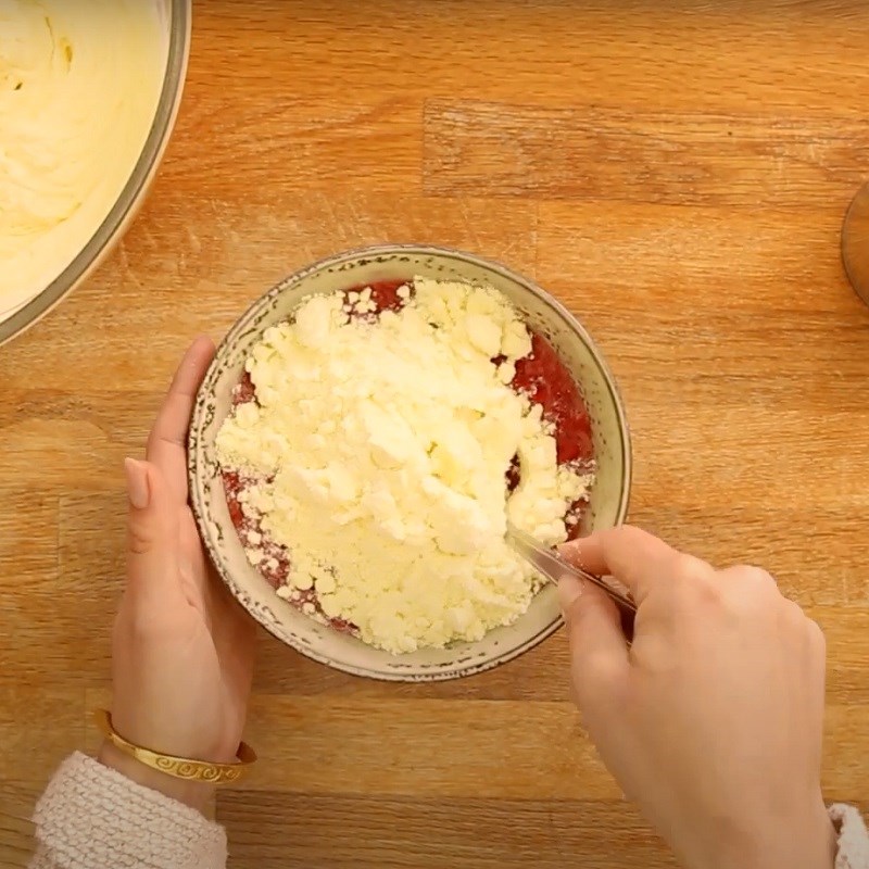 Bước 1 Sơ chế dâu Kem dâu tây sữa béo