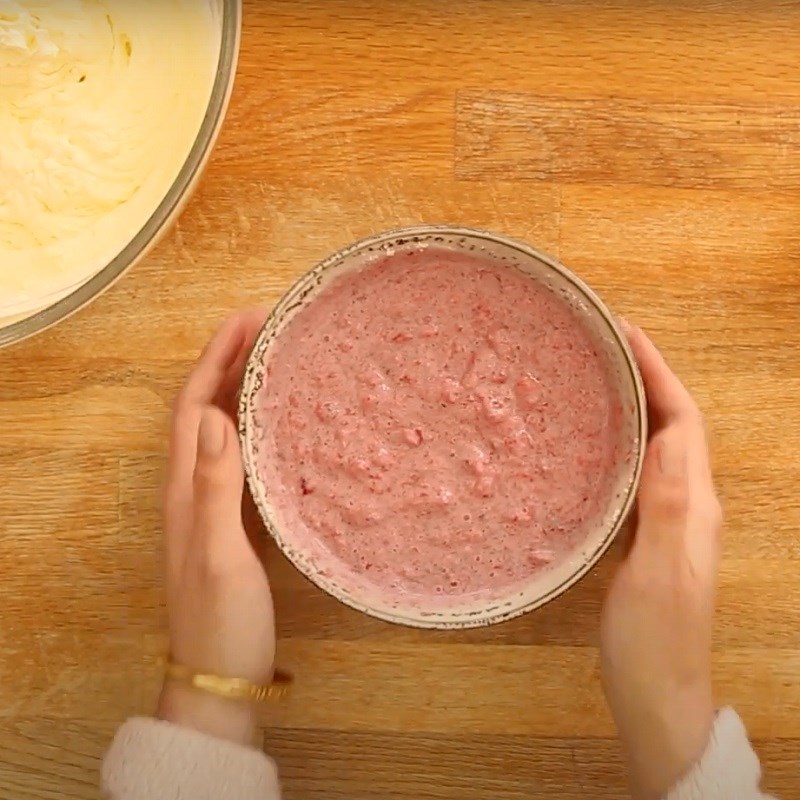 Bước 1 Sơ chế dâu Kem dâu tây sữa béo