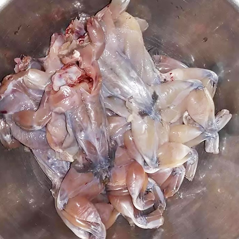 Bước 1 Sơ chế ếch Cà ri ếch