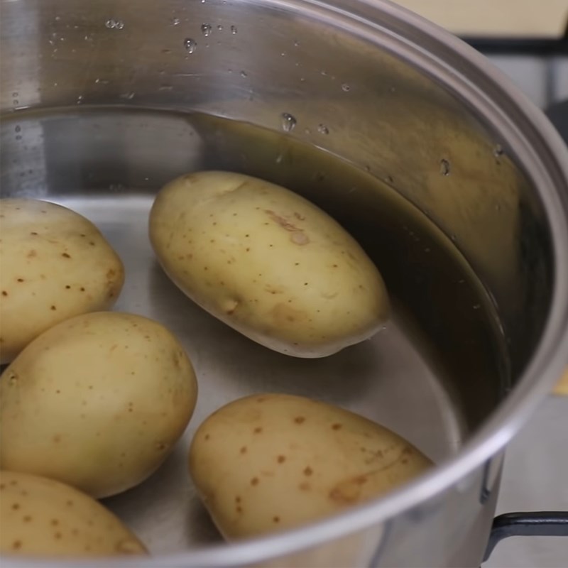 Bước 1 Sơ chế khoai tây Gnocchi khoai tây sốt cà chua