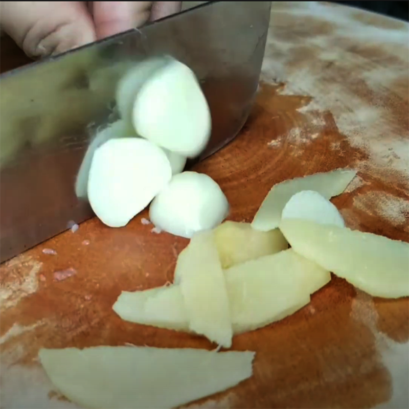 Bước 1 Sơ chế nguyên liệu Chả gà khoai tây chiên giòn