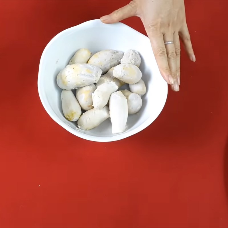 Bước 1 Sơ chế nguyên liệu Canh vịt nấu khoai sọ