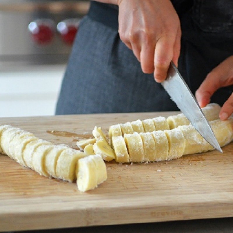 Bước 1 Sơ chế nguyên liệu Kem dâu tây chuối