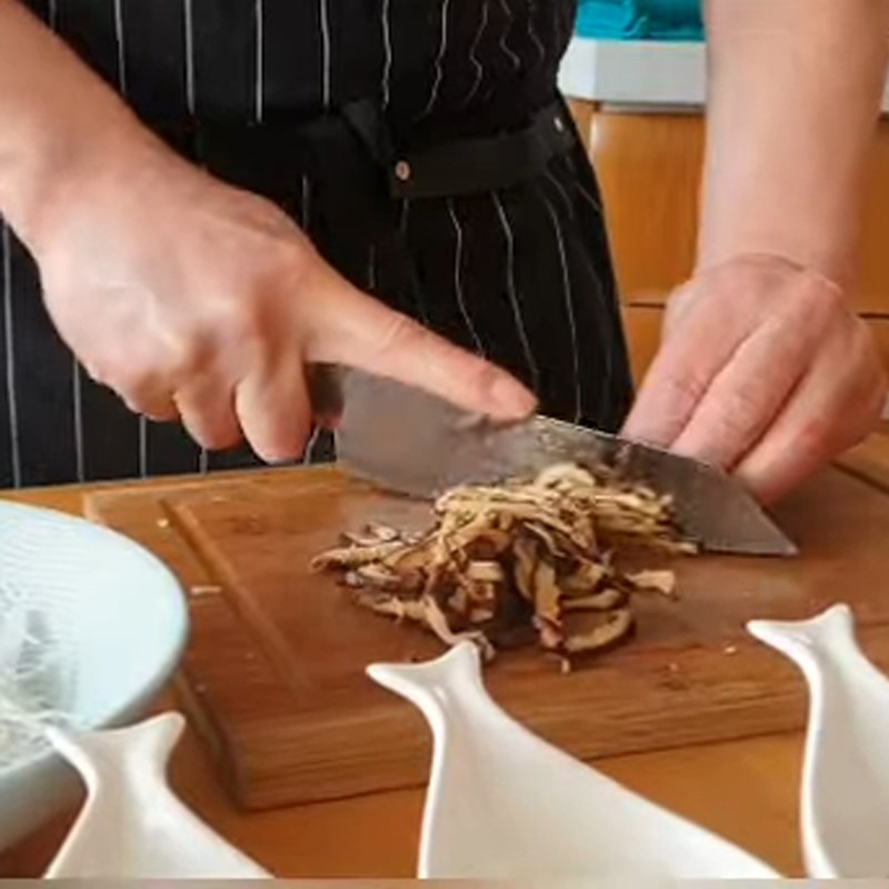 Bước 3 Sơ chế nguyên liệu nhân bánh Bánh bao nhân thịt miến