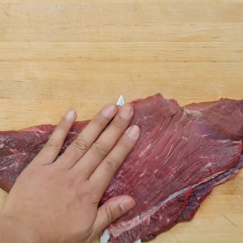 Bước 1 Sơ chế thịt bò Thịt bò áp chảo sổt rượu vang đỏ