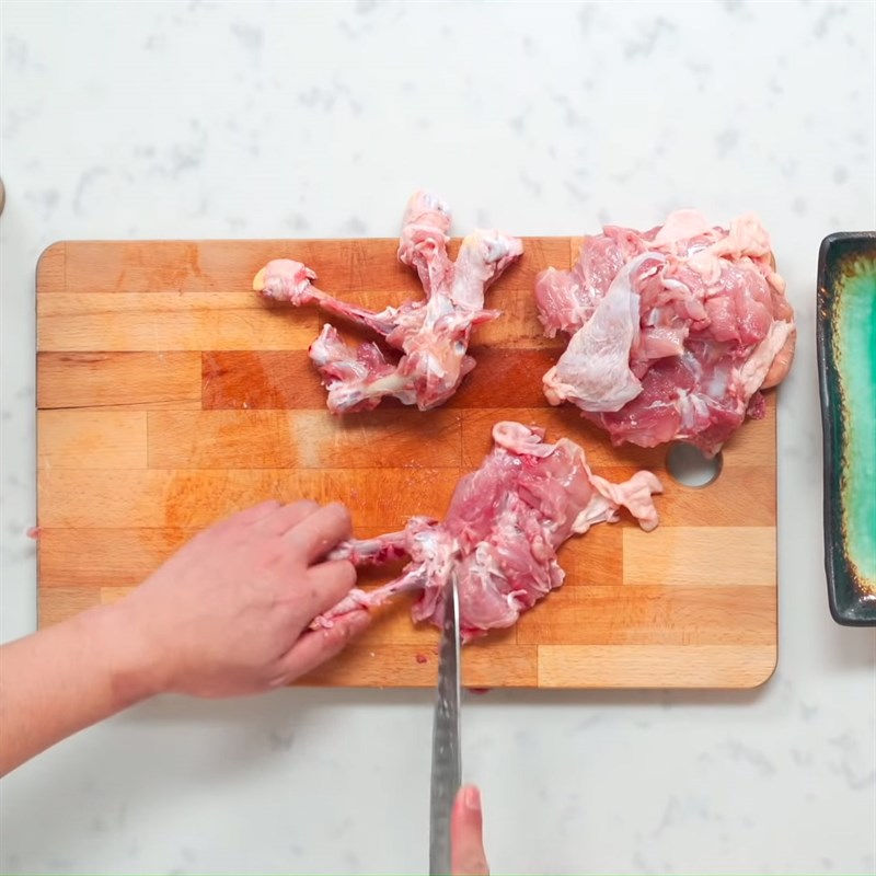 Bước 1 Sơ chế thịt gà Mì gà súp miso
