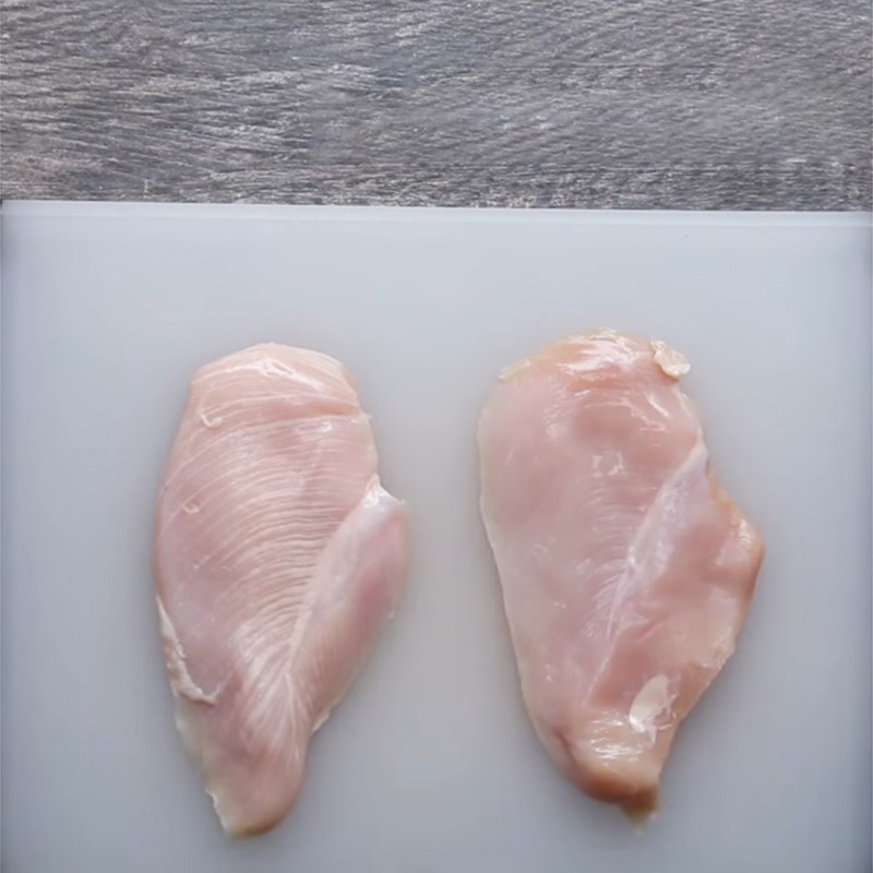 Bước 3 Sơ chế ức gà Salad đào nướng