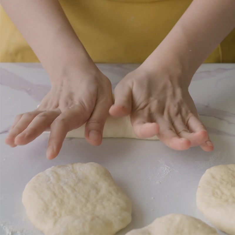 Bước 4 Tạo hình bánh Bánh mì sữa bắp Nhật Bản