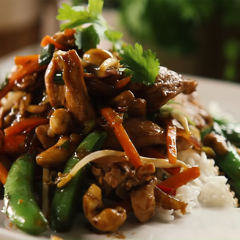 Bước 4 Thành phẩm Gà xào lá chanh Thái