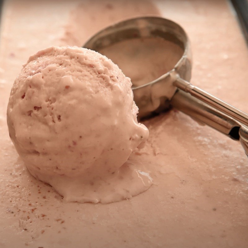 Bước 4 Thành phẩm Kem dâu tây sữa béo