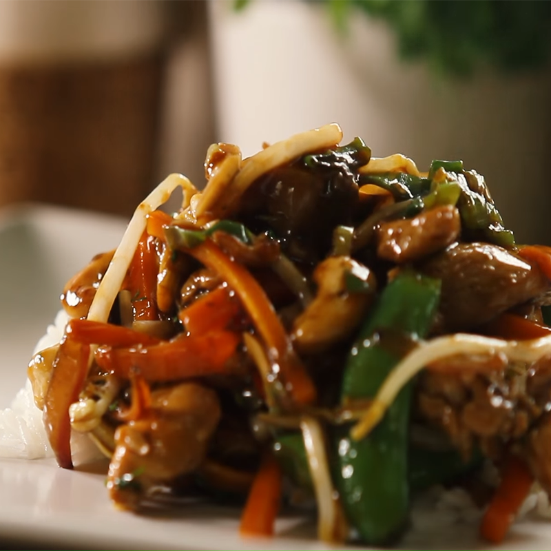 Bước 4 Thành phẩm Gà xào lá chanh Thái