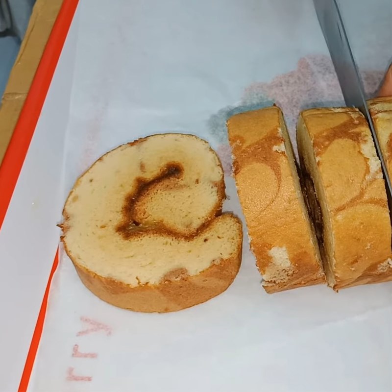 Bước 7 Thành phẩm Bánh bông lan cuộn nhân khóm không cần lò nướng