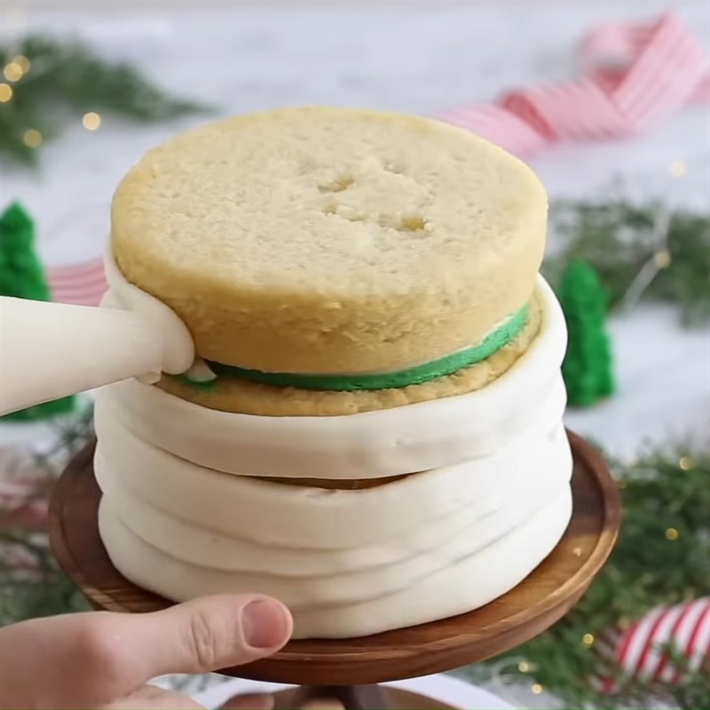 Bước 7 Trang trí bánh Bánh bông lan cây thông noel