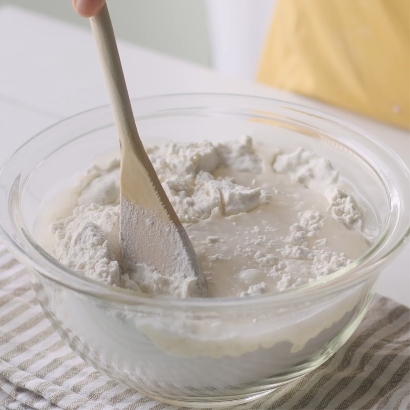 Bước 1 Trộn bột bánh Bánh mì sữa bắp Nhật Bản