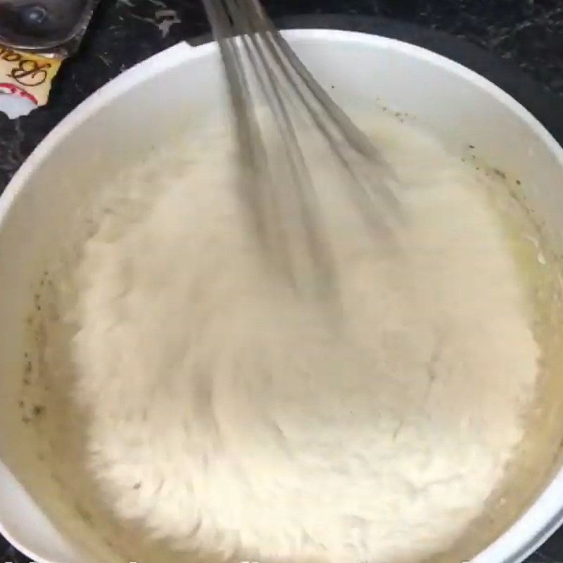Bước 2 Trộn bột bánh Bánh bông lan hạt dẻ