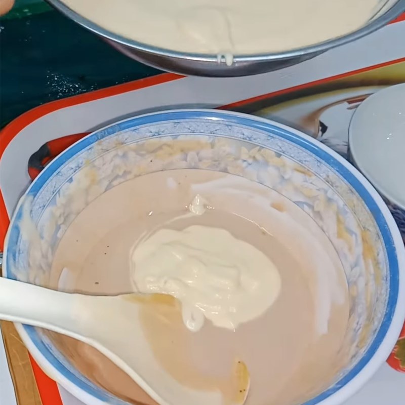 Bước 4 Trộn bột bánh Bánh bông lan cuộn nhân khóm không cần lò nướng