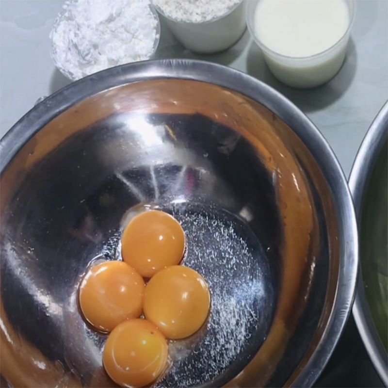 Bước 1 Trộn hỗn hợp bột bánh Bánh bông lan sữa chua