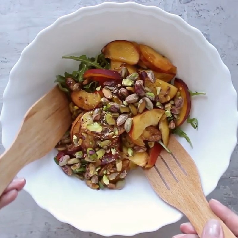 Bước 3 Trộn salad Salad đào hạt dẻ cười