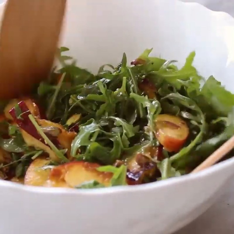 Bước 3 Trộn salad Salad đào hạt dẻ cười