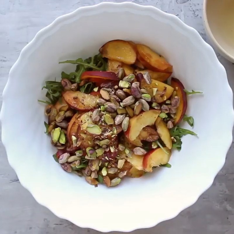 Bước 3 Trộn salad Salad đào hạt dẻ cười