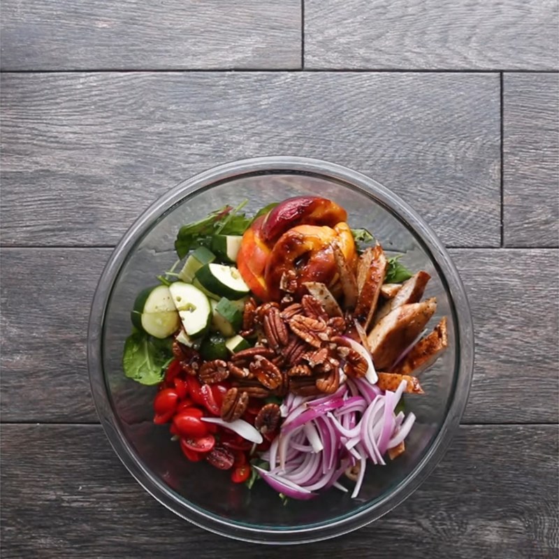 Bước 6 Trộn salad Salad đào nướng