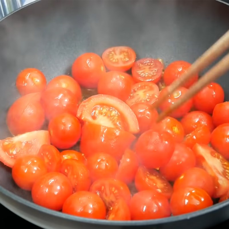 Bước 5 Xào cà chua Bún riêu cua bằng cua hộp