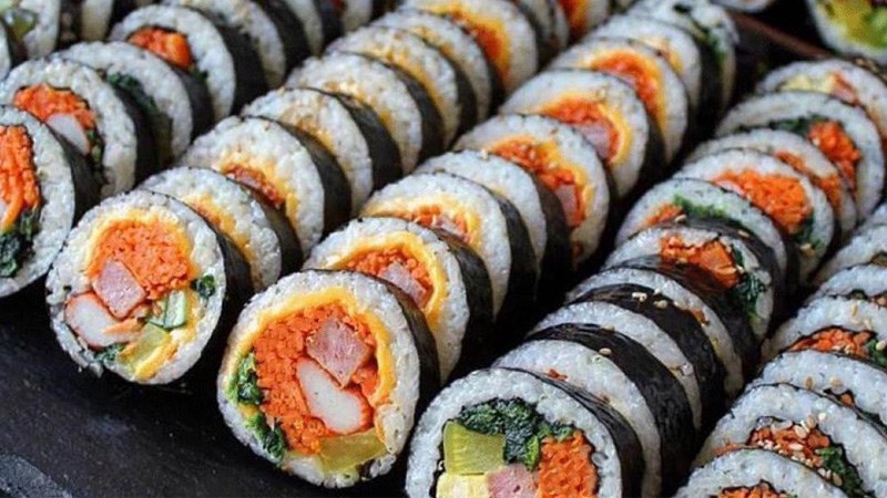 Kimbap là gì Sushi và kimbap có khác nhau Cách bảo quản kimbap qua đêm