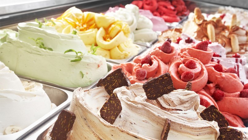 Gelato được làm qua nhiều công đoạn với yêu cầu là không cho không khí đi vào quá nhiều trong kem