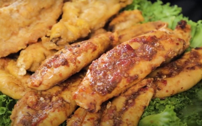 Trứng c&aacute; ngừ chi&ecirc;n