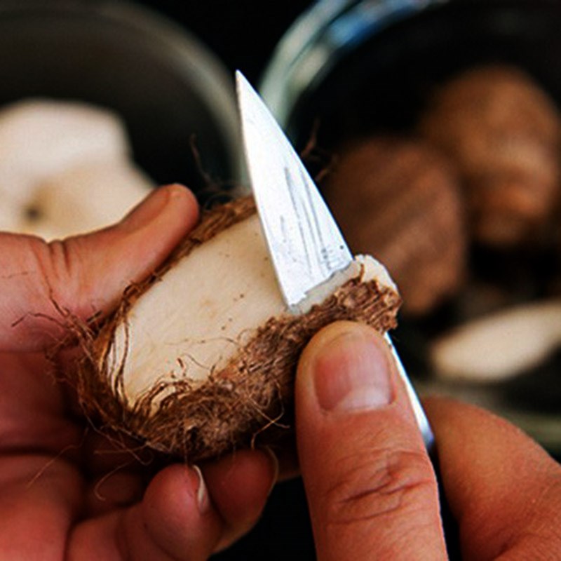 C&aacute;ch gọt khoai lang kh&ocirc;ng bị ngứa