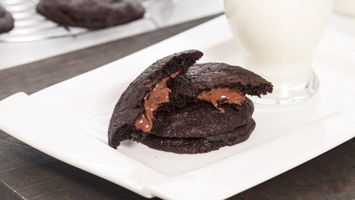 Các bước để làm bánh quy nhân socola đúng cách là gì?
