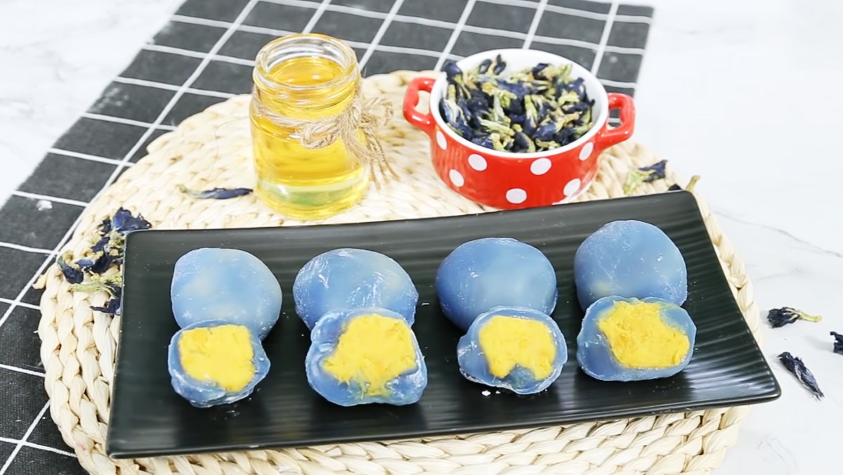 Bánh mochi khoai lang hoa đậu biếc