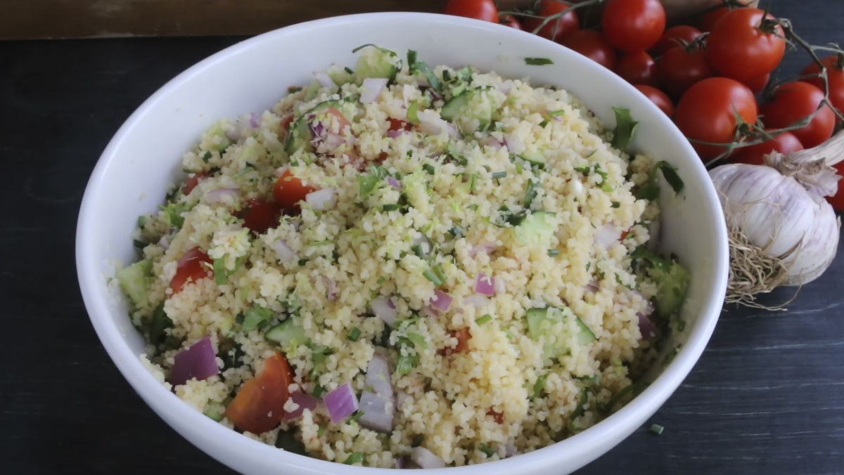 Cách làm cơm couscous salad cà chua dưa chuột thơm ngon tốt cho sức khoẻ