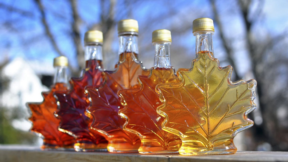 Si rô cây phong hay còn gọi là maple syrup được xem là một loại sản phẩm lý tưởng cho sức khỏe và được yêu thích bởi nhiều người. Với hương vị đậm đà và dễ uống, si rô cây phong sẽ mang đến cho bạn một cảm giác ngọt ngào và khỏe mạnh. Đến với chúng tôi để trải nghiệm những ly si rô cây phong thơm ngon nhất.