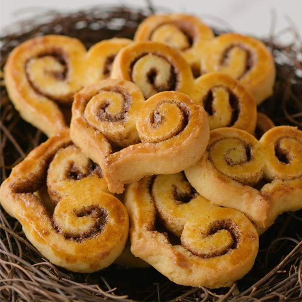 Cách làm bánh quy cuộn đường quế thơm ngon giòn rụm cho ngày lễ Tết