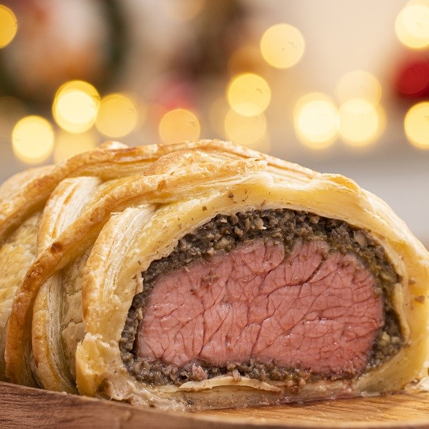 Cách làm bò Wellington mới lạ cho bàn tiệc Giáng sinh thêm sang chảnh