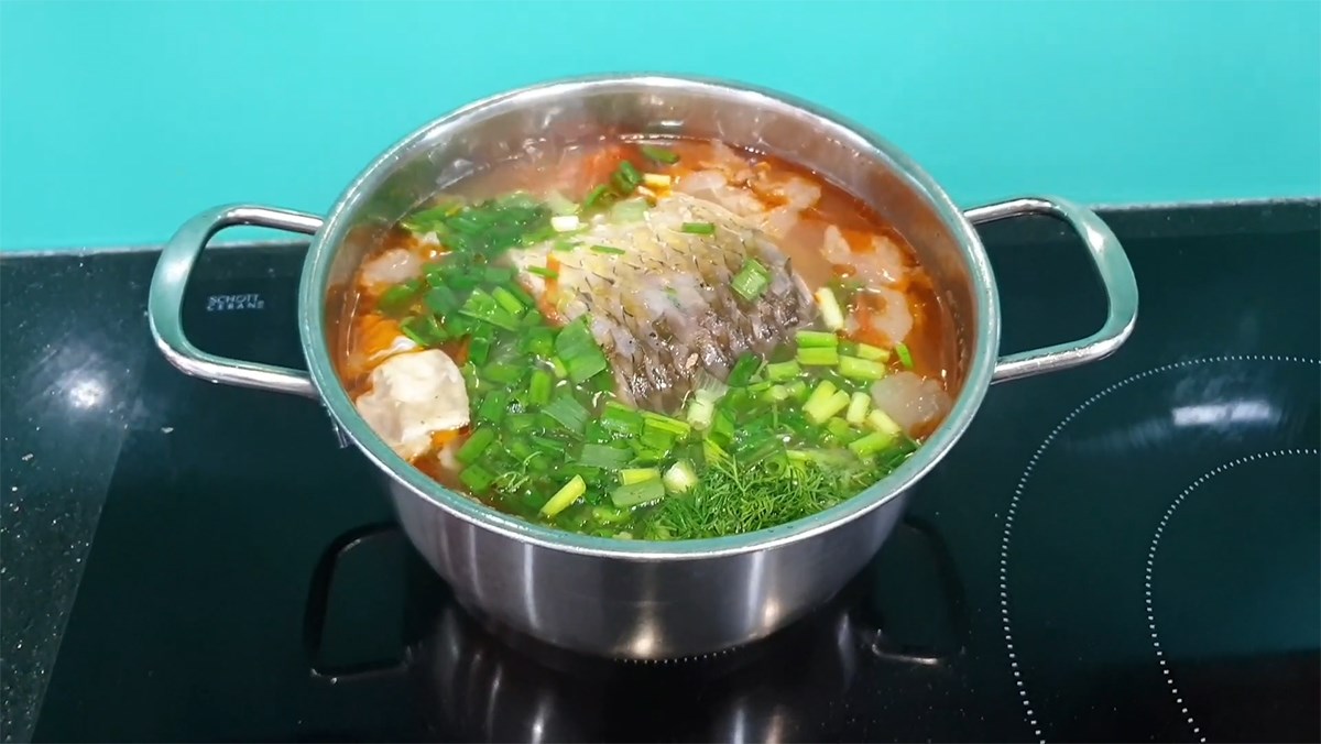 Canh chua cá trắm nấu sấu