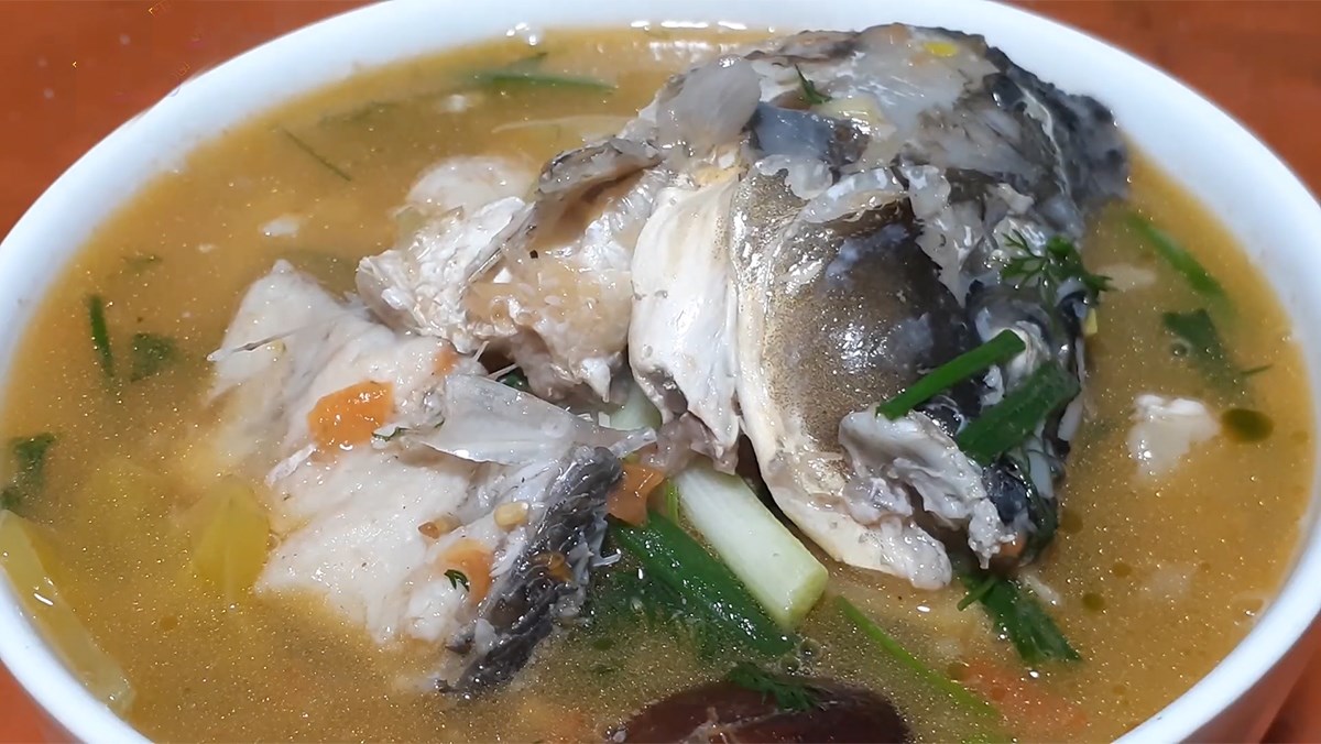 Canh chua cá chép nấu khế