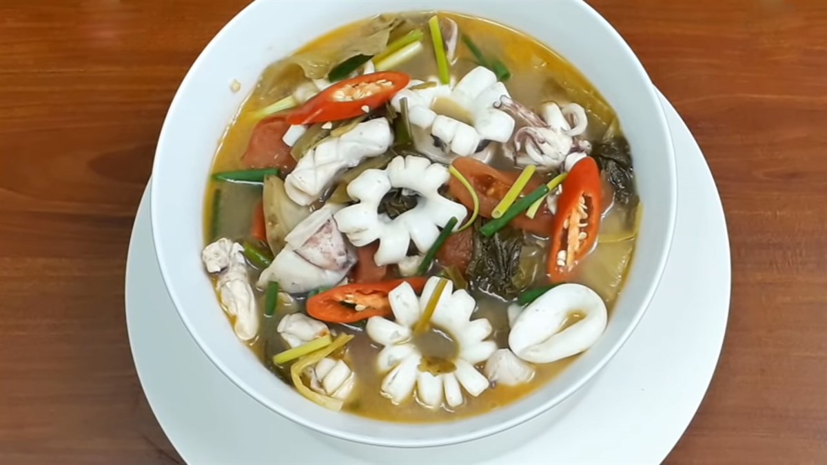 Canh chua mực dưa chua