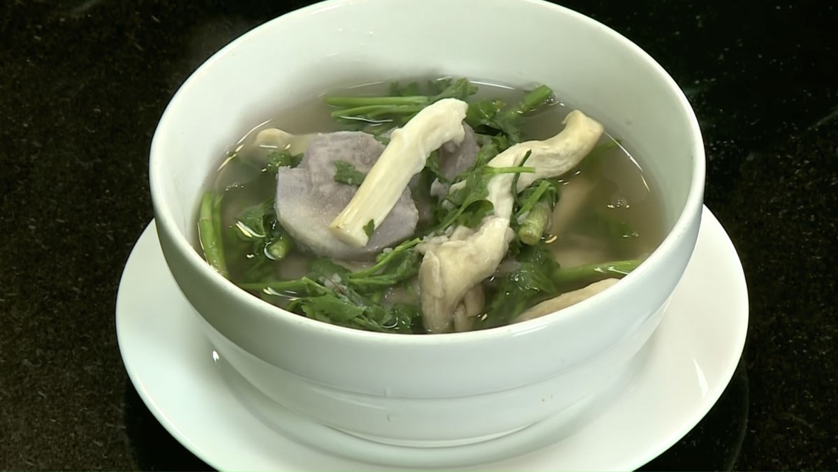 Canh khoai môn chay cần nước