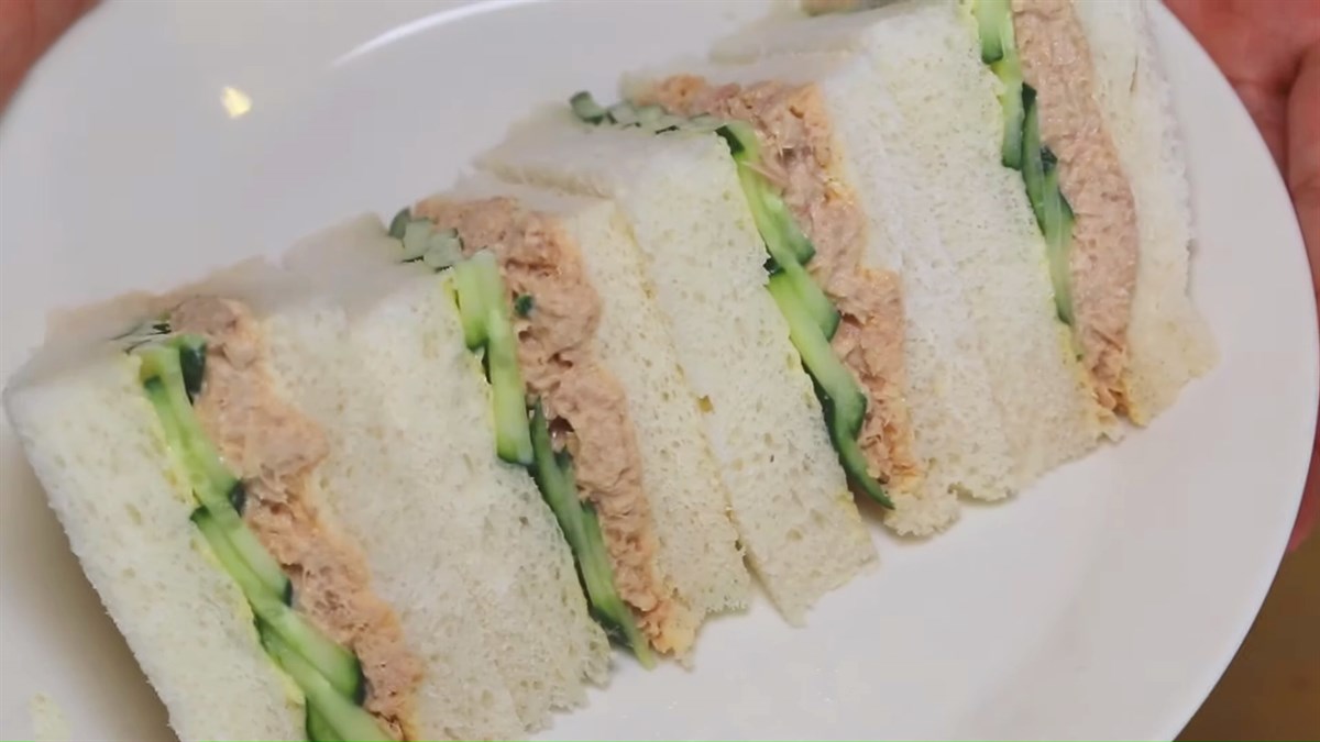 Sandwich cá ngừ